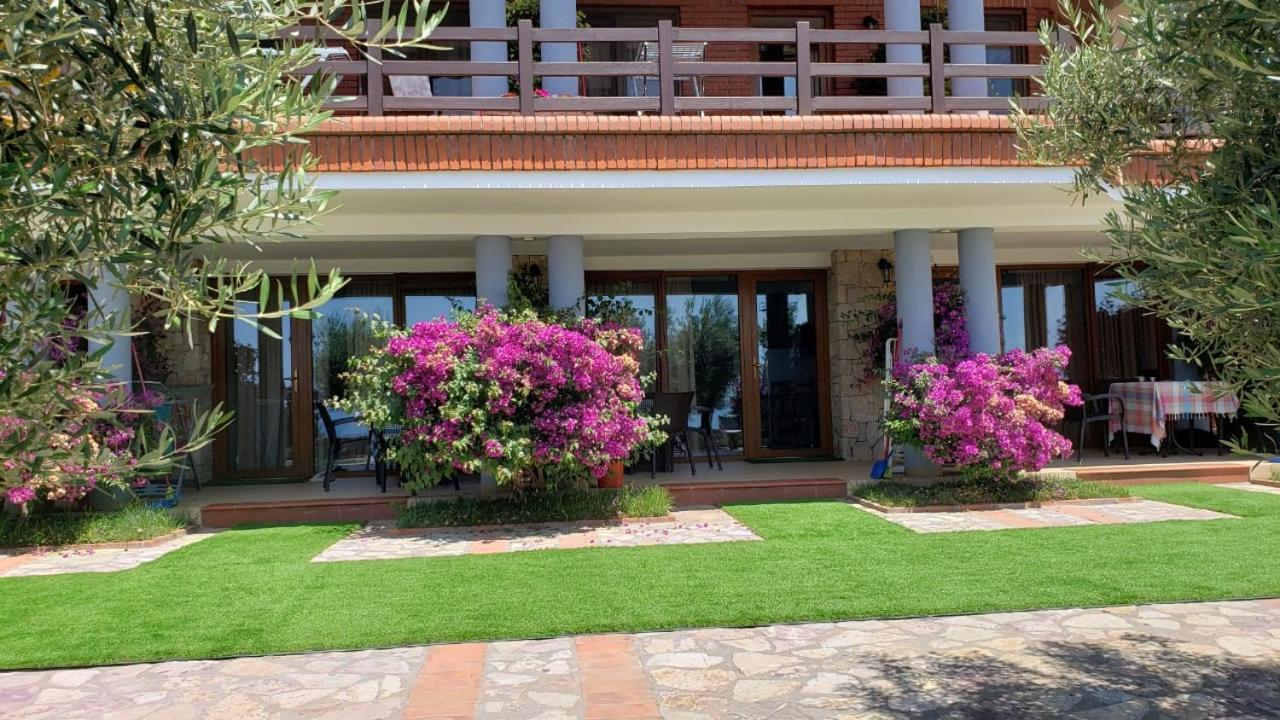Hotel Brifs Shengjin Bagian luar foto