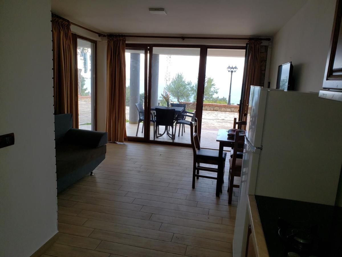 Hotel Brifs Shengjin Bagian luar foto