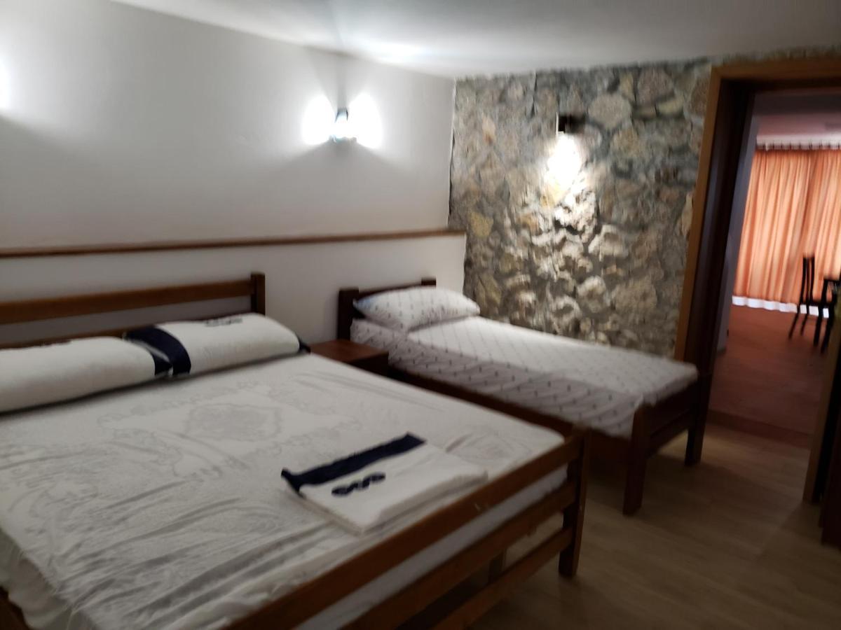 Hotel Brifs Shengjin Bagian luar foto