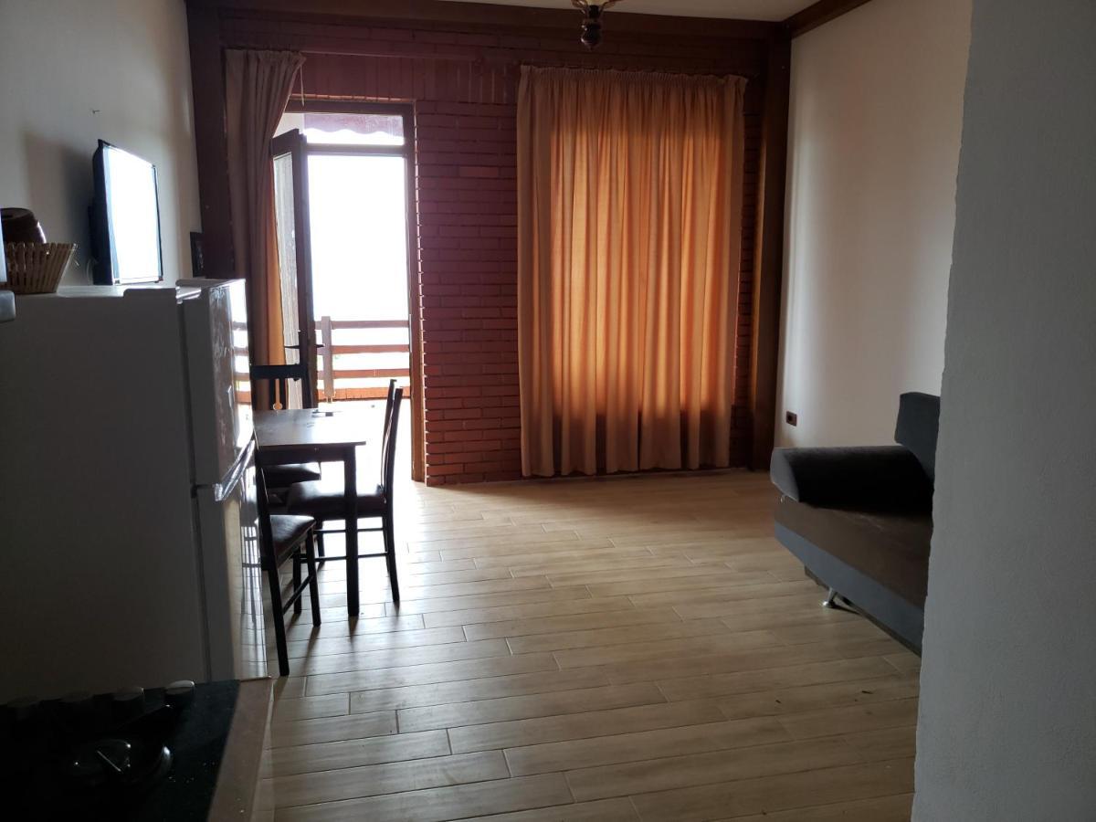 Hotel Brifs Shengjin Bagian luar foto